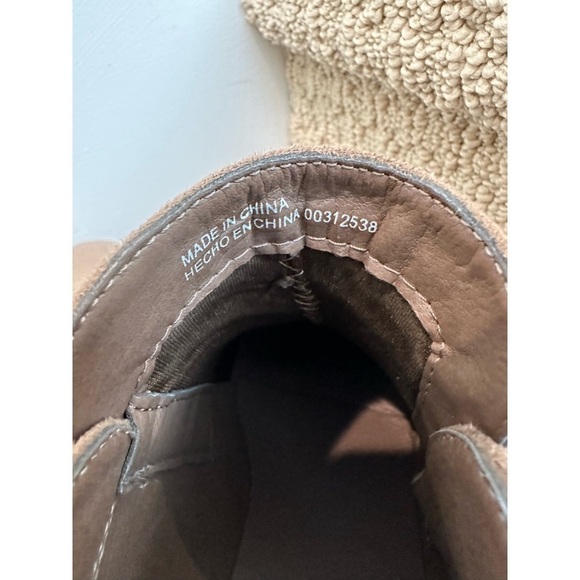 👢🥾 Beautiful F21 comfy, faux suede booties. GUC only wore twice. Great deal.🍂🌾 - Picture 8 of 8